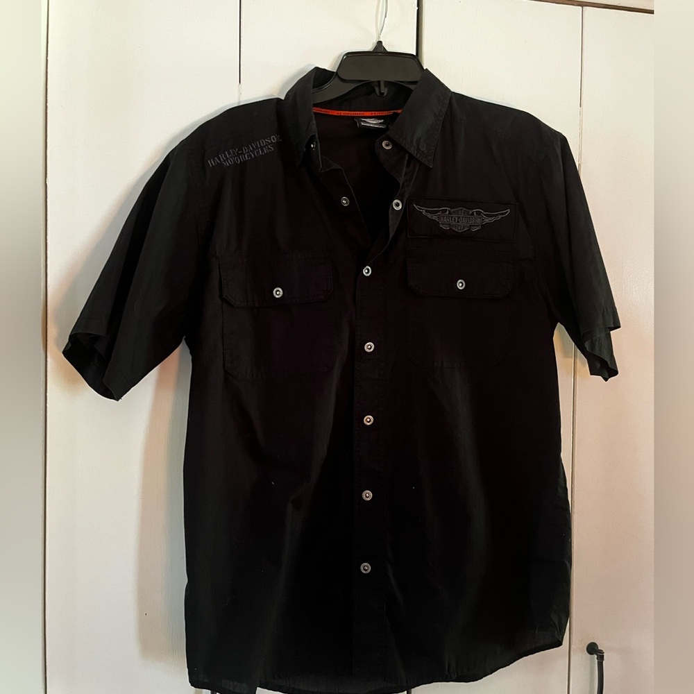Men’s button up Harley Davidson shirt.